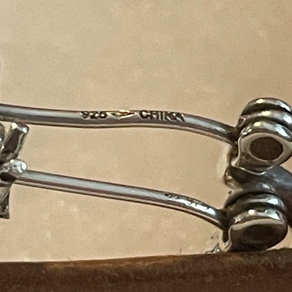 Silpada Sterling Silver ‘Back to Basics’ Classic Oval Hoop Earrings P1099 - Picture 14 of 16